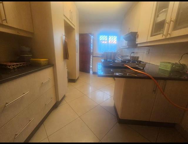 5 BEDROOM HOUSE FOR SALE IN LAUDIUM